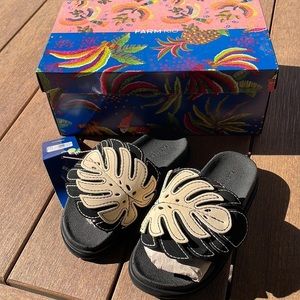 Farm Rio monstera slides black/white NWT size 7 size 38